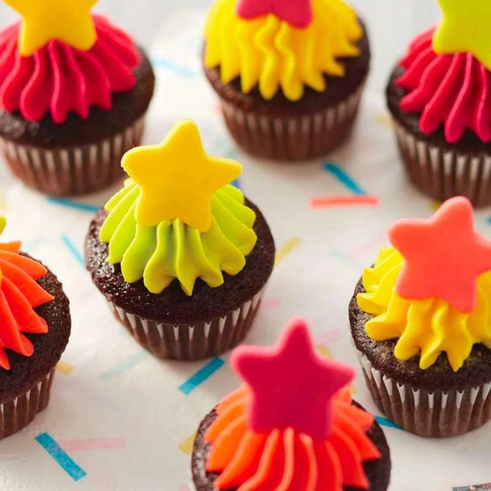 Wilton How To Decorate Fondant Shapes & Cut-Outs Kit